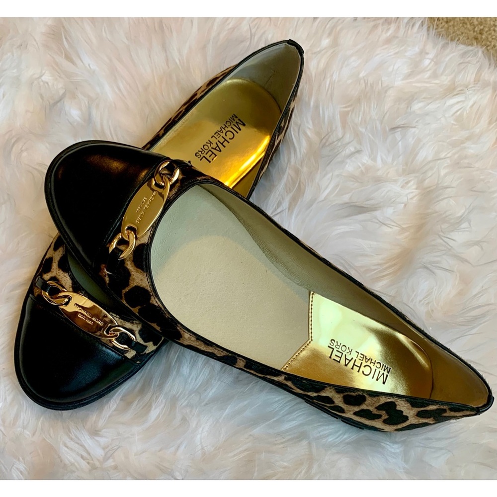 MK goldtone detailed flats 👠